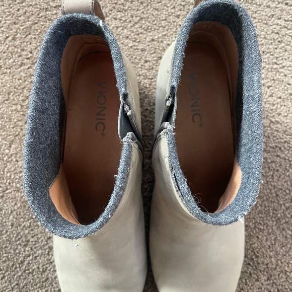 Vionic Joslyn Ankle Booties size 10 boots NWOT Charcoal little heel - Picture 3 of 8